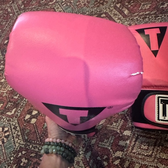Women’s Hot Pink Title Boxing Gloves, Small - Picture 10 of 12